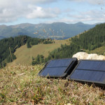 PowerTraveller SolarMonkey Adventurer – зарядное устройство на солнечных батареях для гаджетов в походе